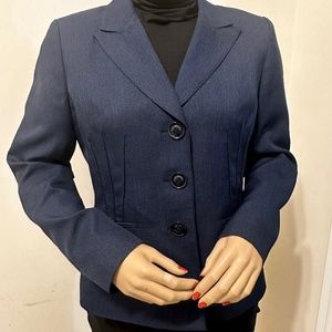 Elegant Blue Crepe Blazer size 6p Shorter length